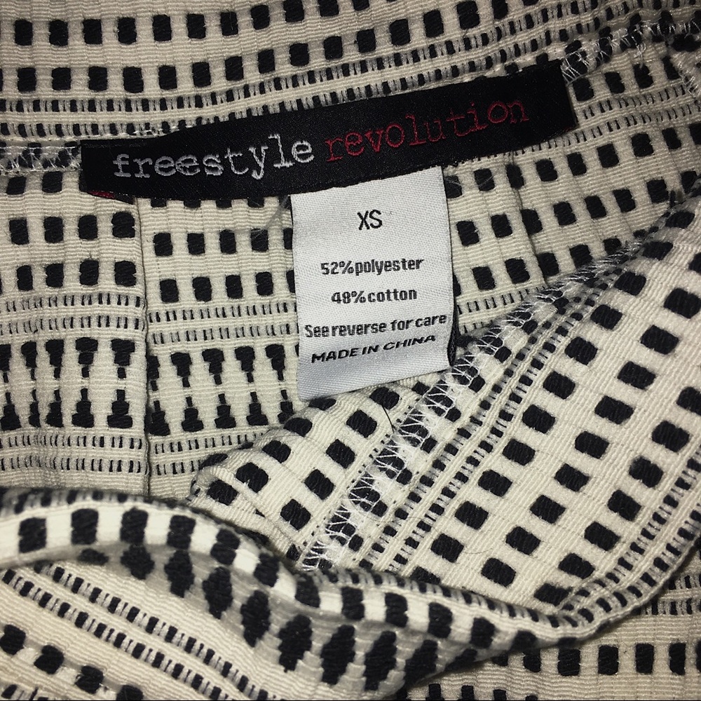 • Black and White Patterned Mini-A-Line  Skirt• - Picture 4 of 5